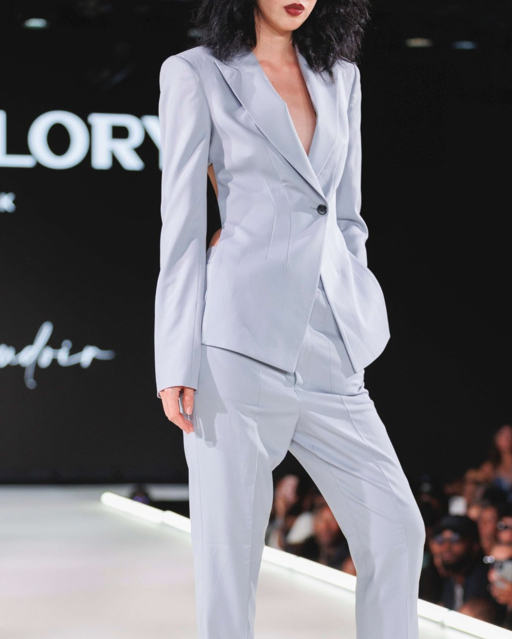 Tailory grey open-back blazer with structured tailoring detailed view